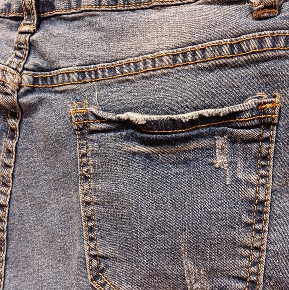Between Us Denim Shorts 11J EUC - Picture 7 of 8